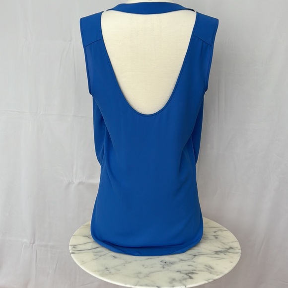 BCBGMAXAZRIA high/low sleeveless top - Picture 3 of 8
